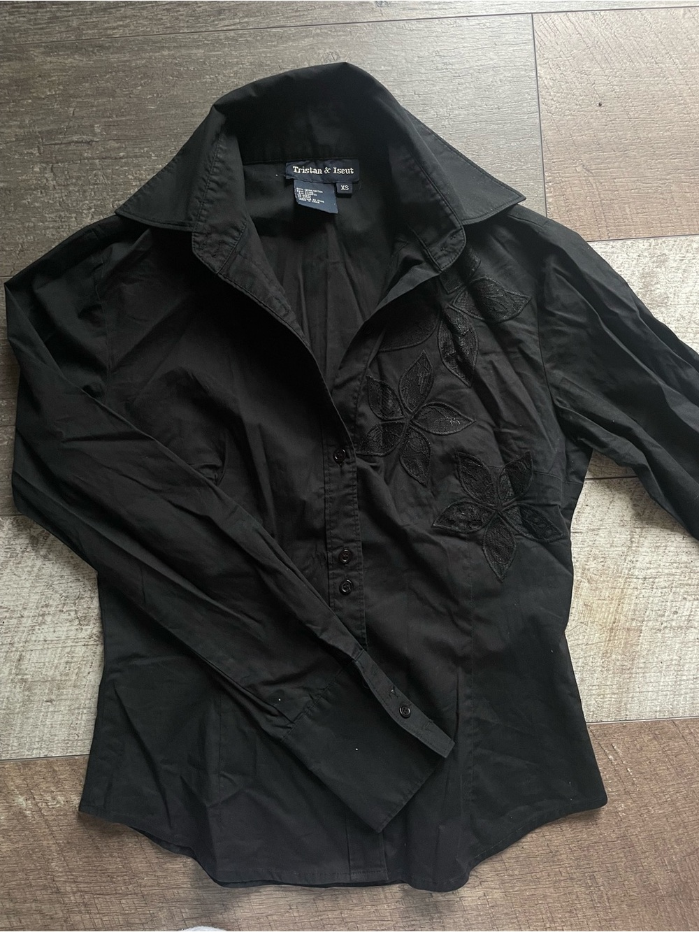 Tristan & Iseut Women's Black Embroidered Button-Up Shirt